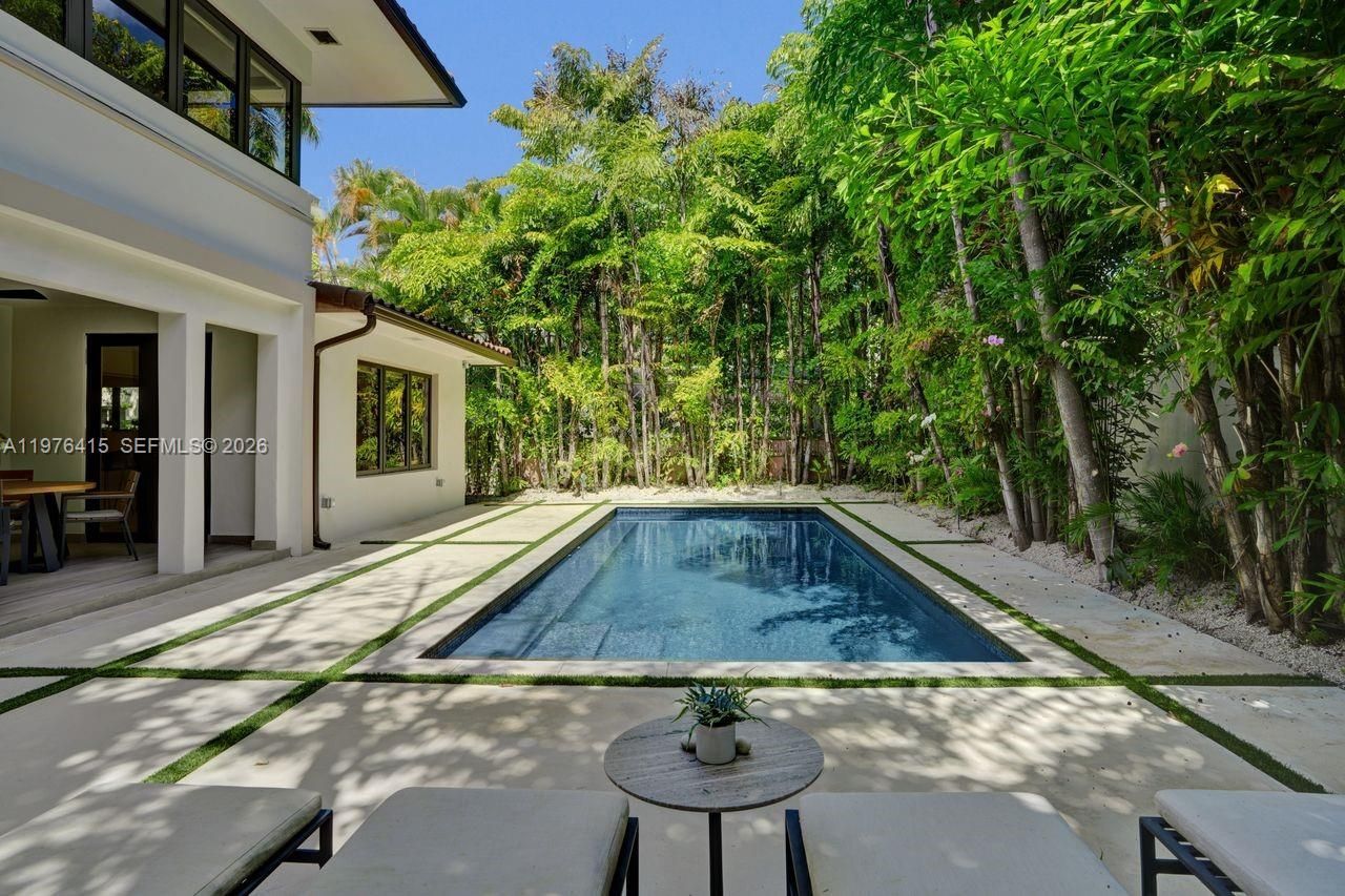 5735 N Bay Rd , Miami Beach, FL 33140 Photo