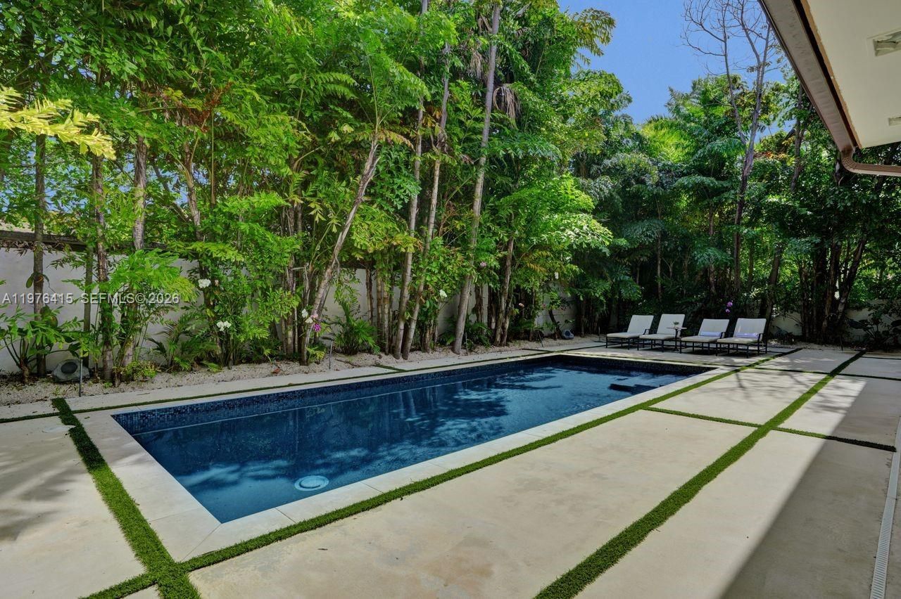 5735 N Bay Rd , Miami Beach, FL 33140 Photo