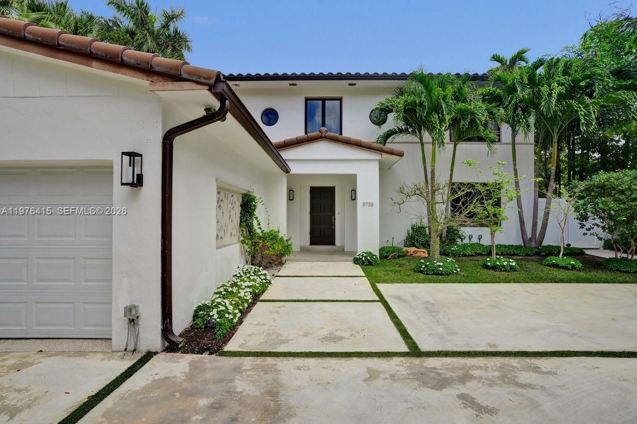 5735 N Bay Rd , Miami Beach, FL 33140 Photo