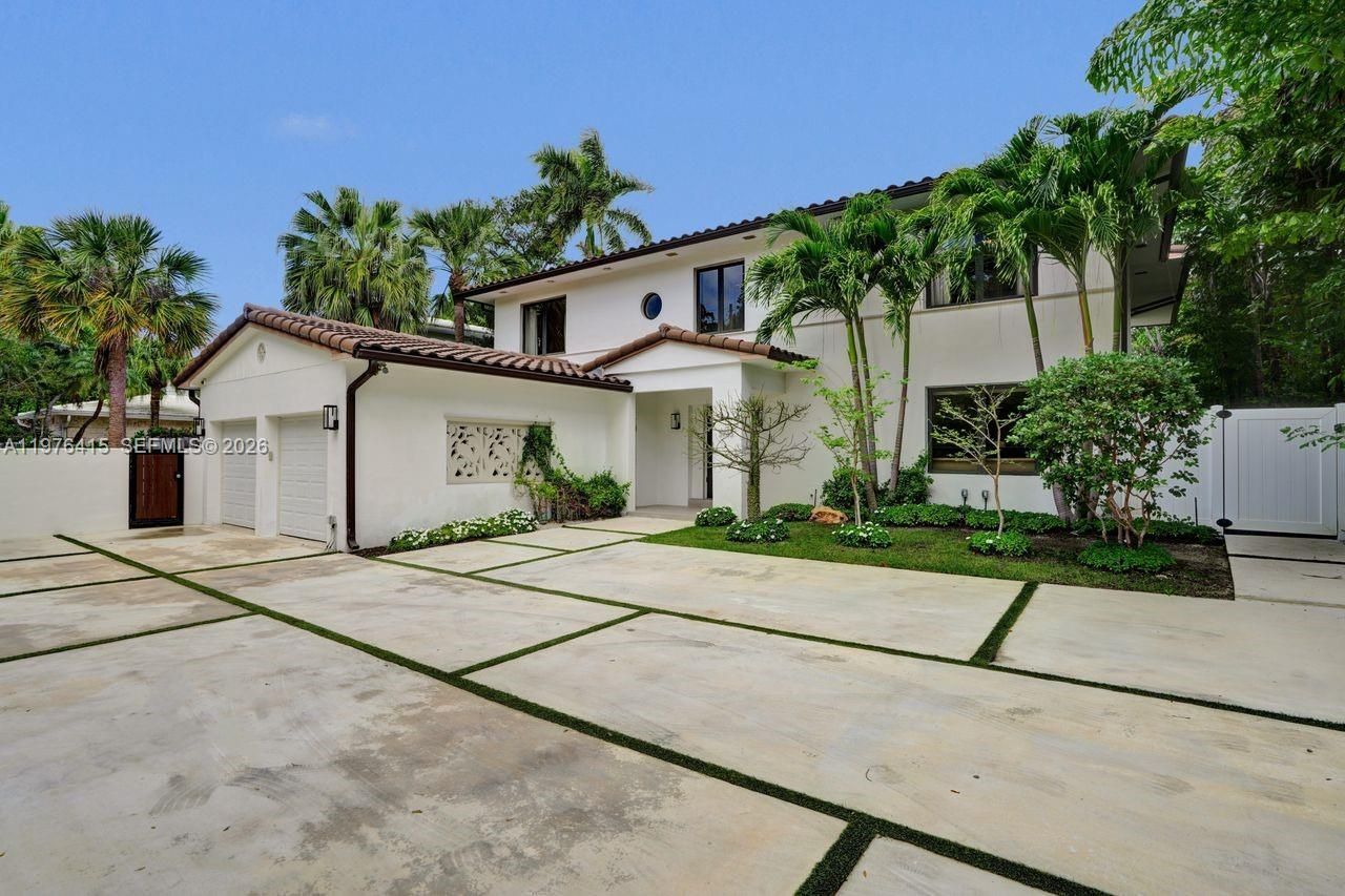 5735 N Bay Rd , Miami Beach, FL 33140 Photo