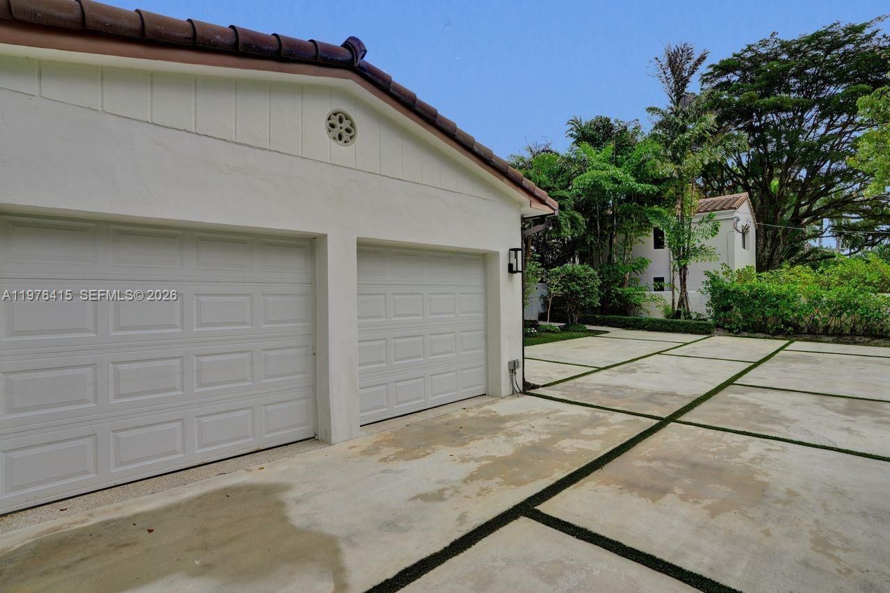 5735 N Bay Rd , Miami Beach, FL 33140 Photo