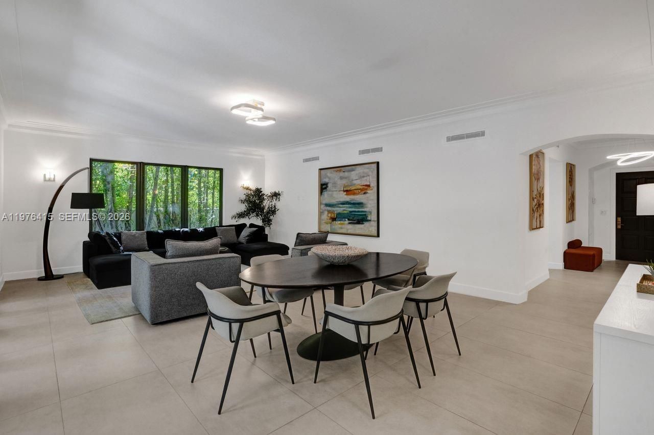 5735 N Bay Rd , Miami Beach, FL 33140 Photo