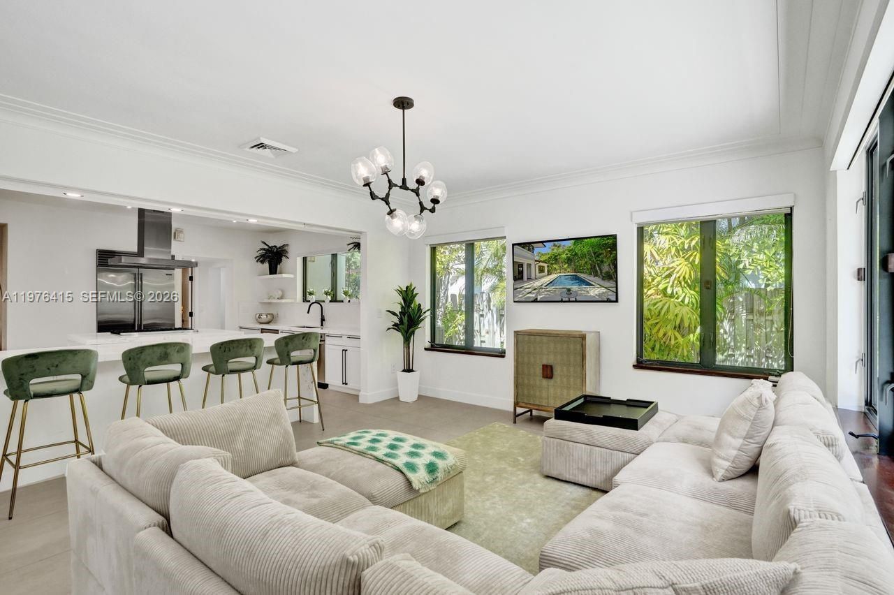 5735 N Bay Rd , Miami Beach, FL 33140 Photo