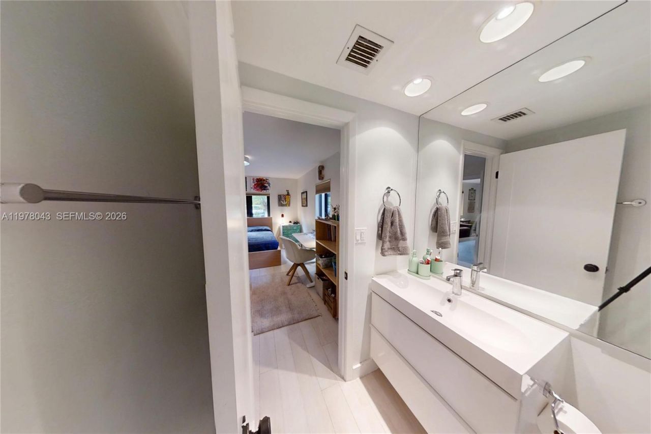 1131 NE 97th St, Miami Shores, FL 33138 Photo