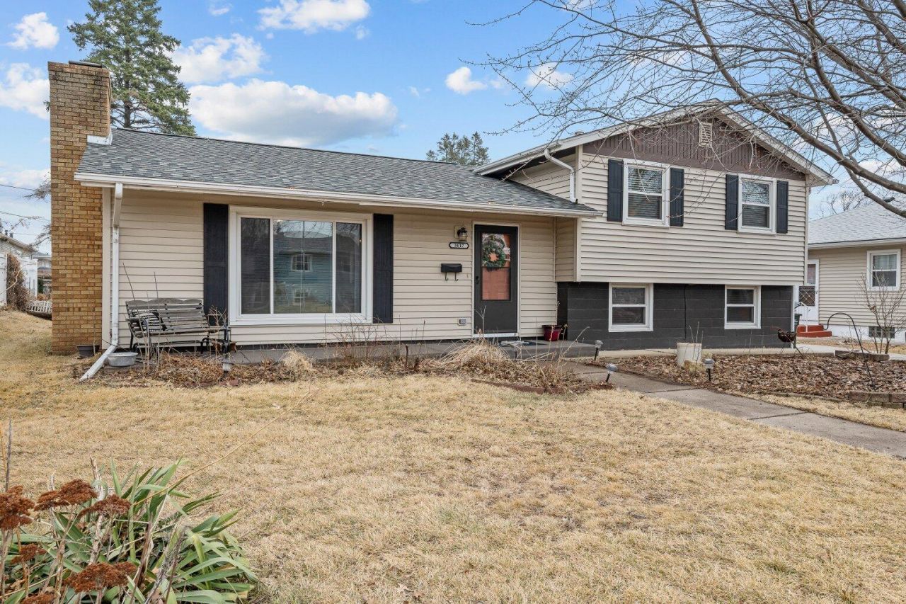 3617 Pacific St, Davenport, IA 52806 Main Photo