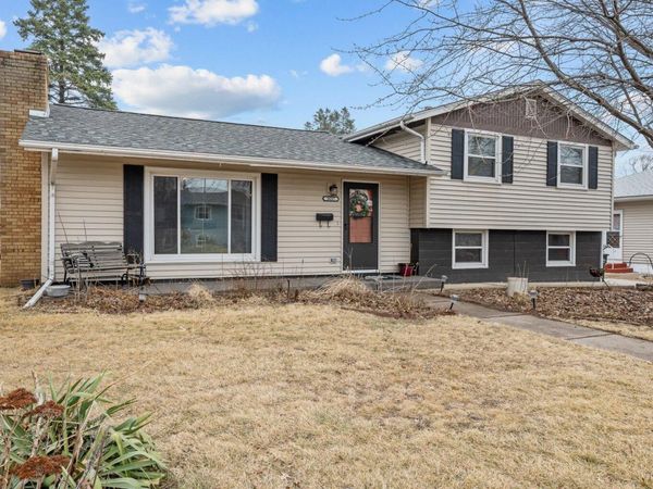 3617 PACIFIC ST, Davenport, IA 52806