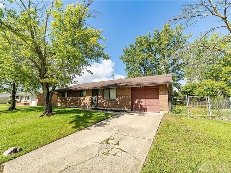 2633 Della Drive, Dayton, OH 45417 Photo 1