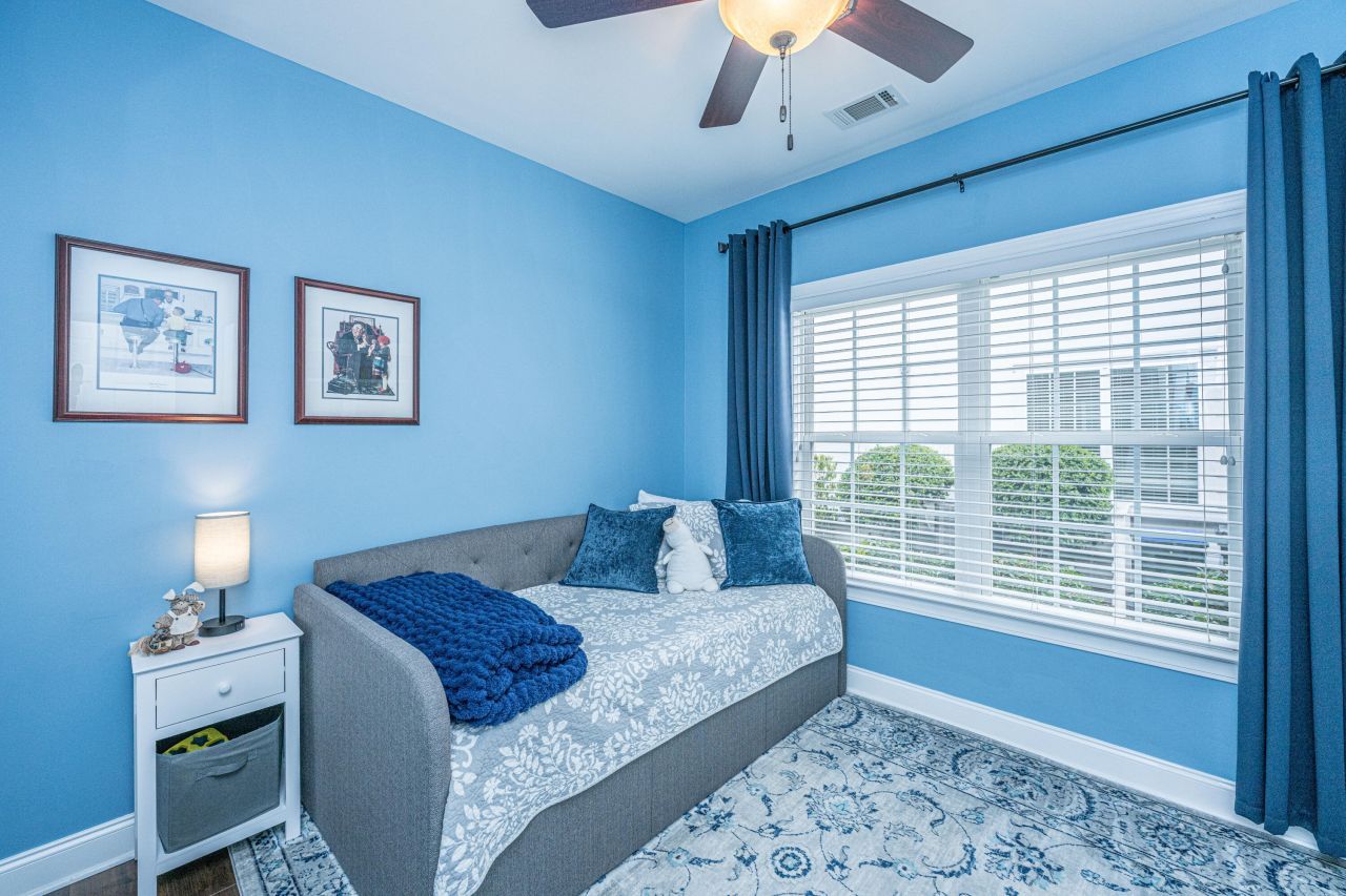 102 Amen Corner Photo 16