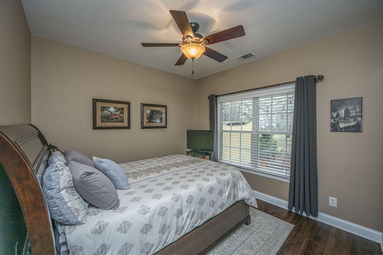 102 Amen Corner Photo 18