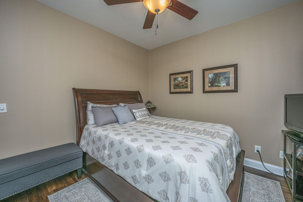 102 Amen Corner Photo 19