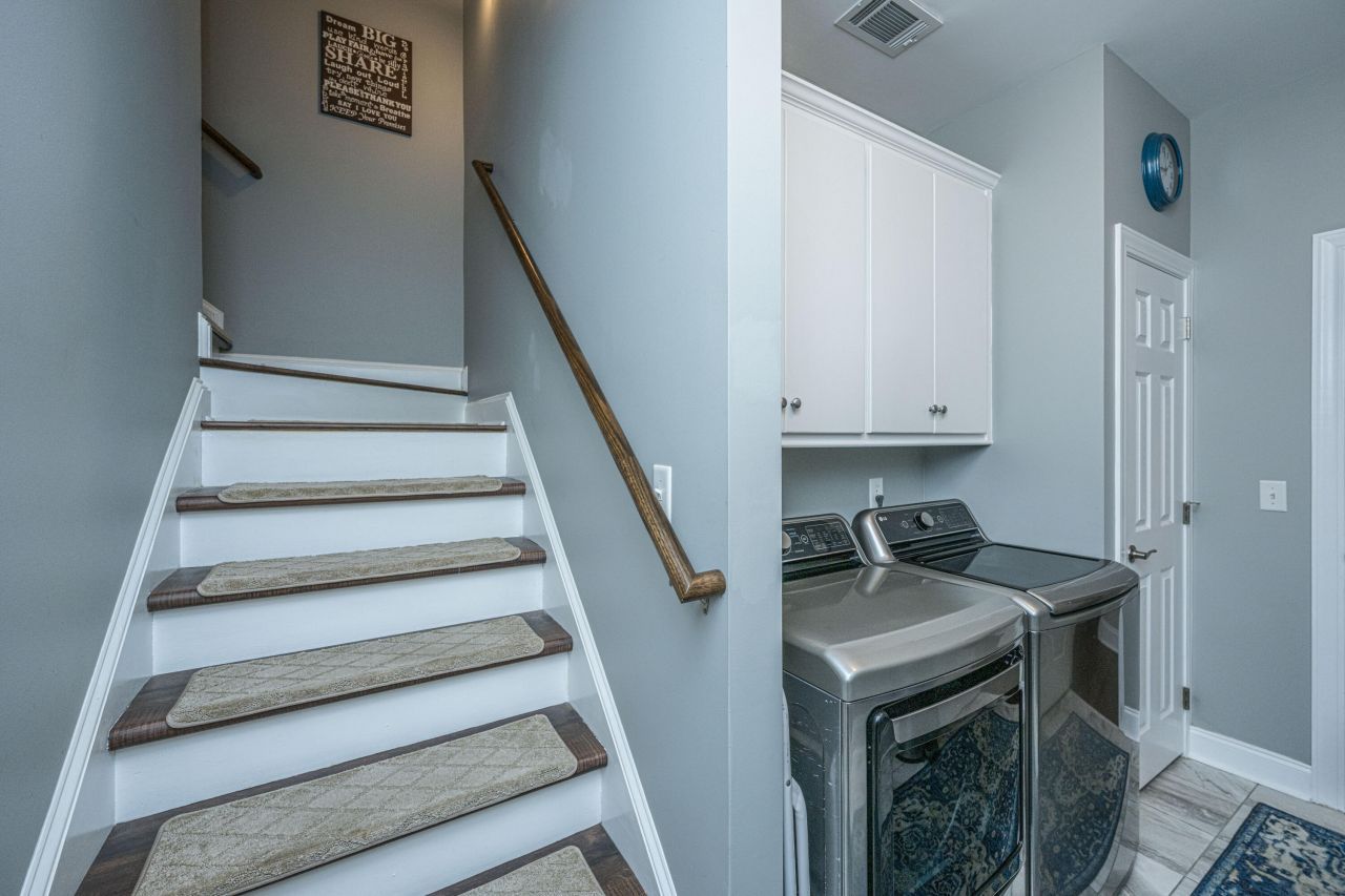 102 Amen Corner Photo 21