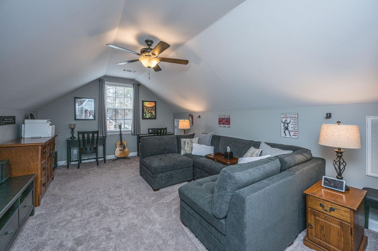 102 Amen Corner Photo 22