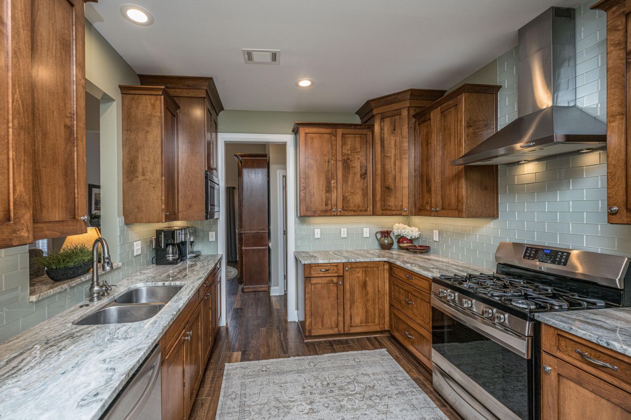 102 Amen Corner Photo 8