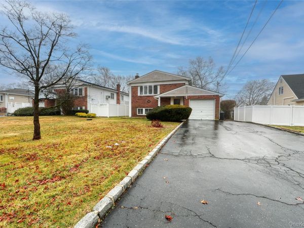 386 Southport Street, Ronkonkoma, NY 11779