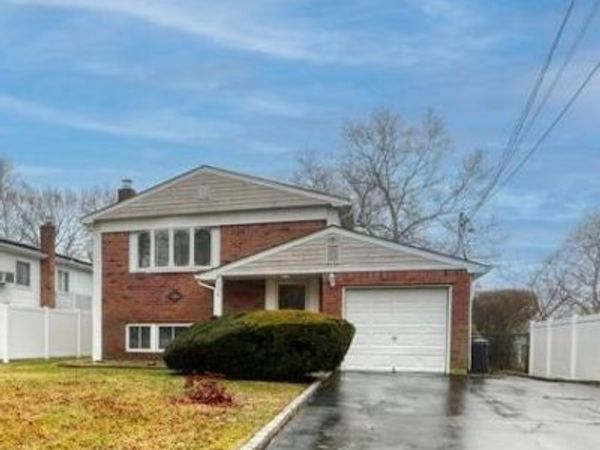 386 Southport Street, Ronkonkoma, NY 11779