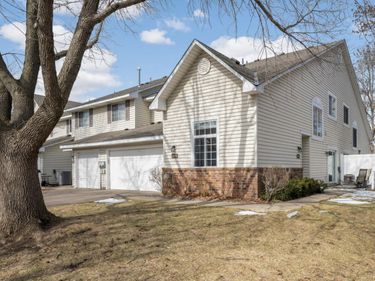 2572 Lockwood Drive, Unit 68, Mendota Heights, MN 55120
