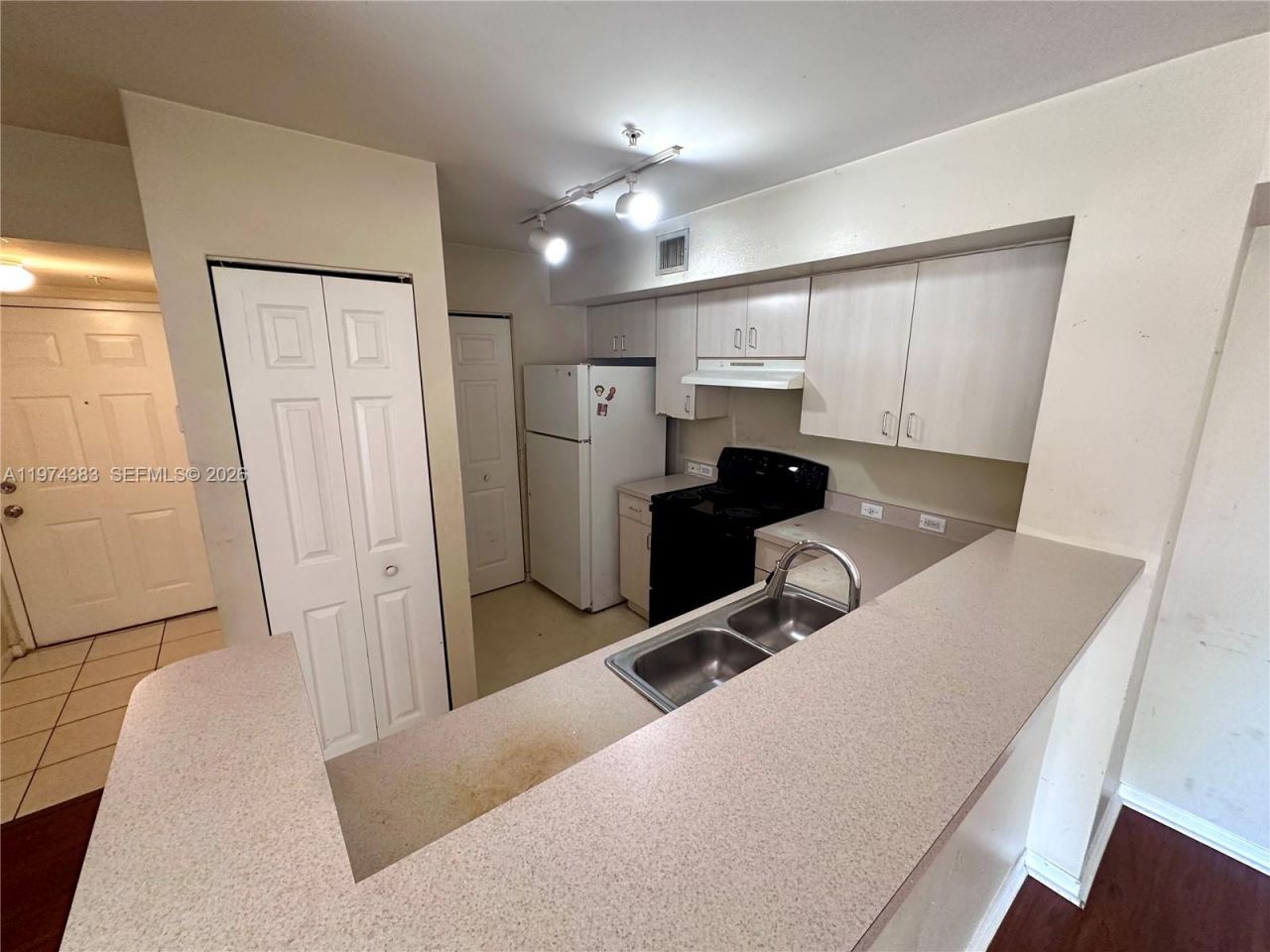 11185 SW 6th St , Unit 303, Pembroke Pines, FL 33025 Photo