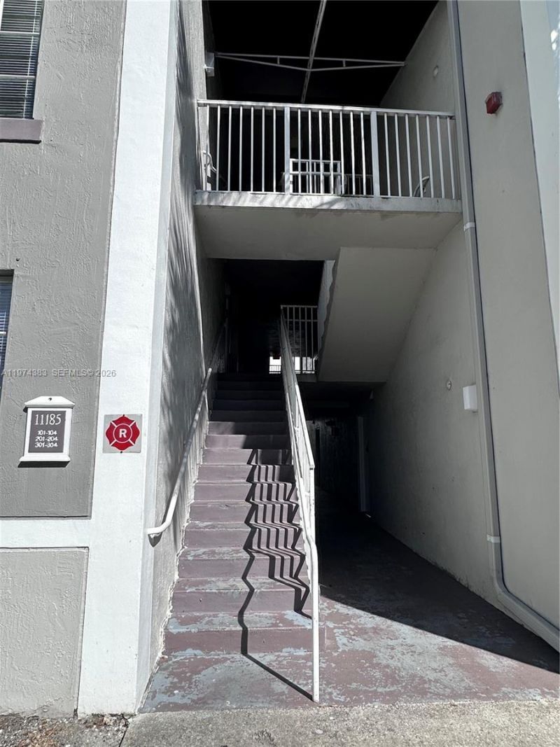 11185 SW 6th St , Unit 303, Pembroke Pines, FL 33025 Photo