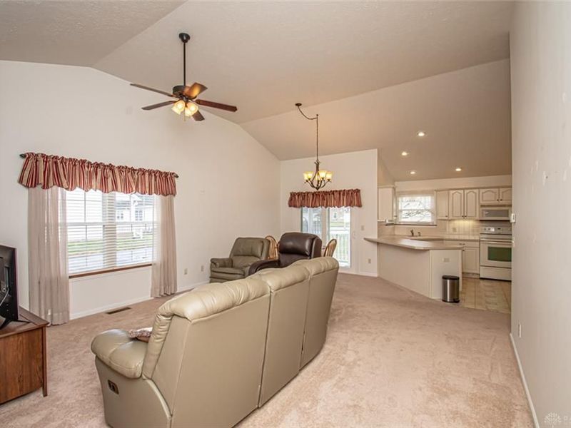 413 Golden Crossing, Eaton, OH 45320 Photo 4