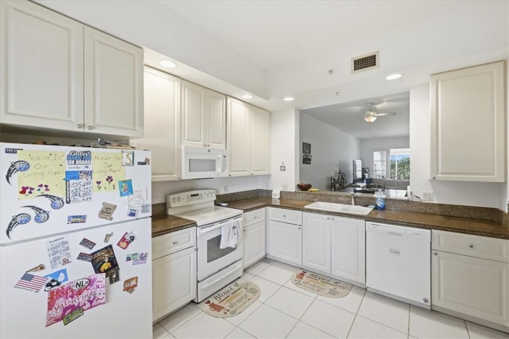 36 Harbour Isle Drive W, Unit 106, Fort Pierce, FL 34949 Photo