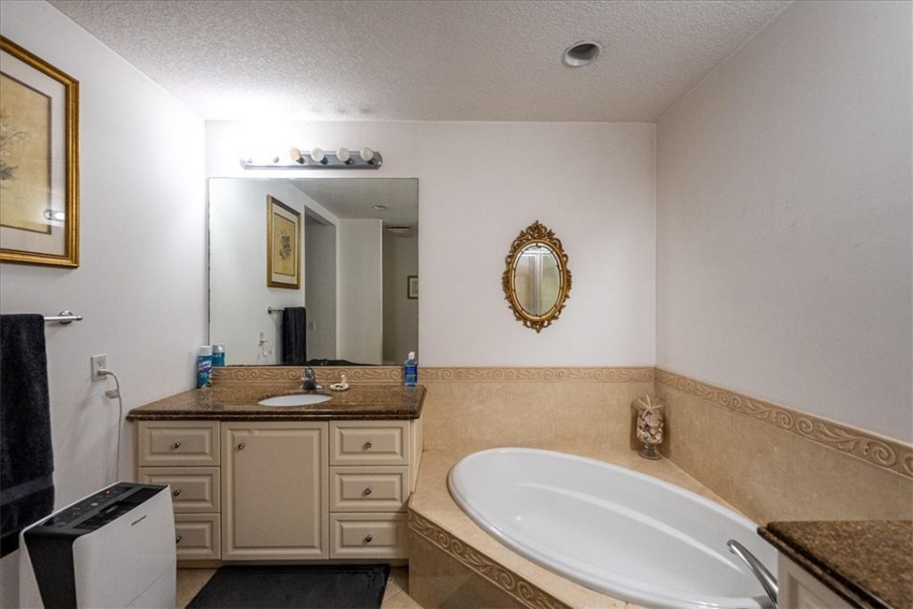 36 Harbour Isle Drive W, Unit 106, Fort Pierce, FL 34949 Photo