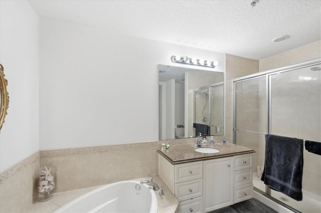 36 Harbour Isle Drive W, Unit 106, Fort Pierce, FL 34949 Photo