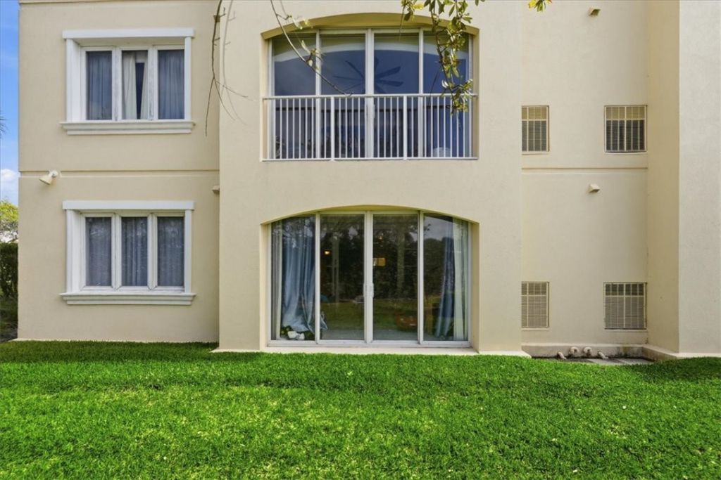 36 Harbour Isle Drive W, Unit 106, Fort Pierce, FL 34949 Photo