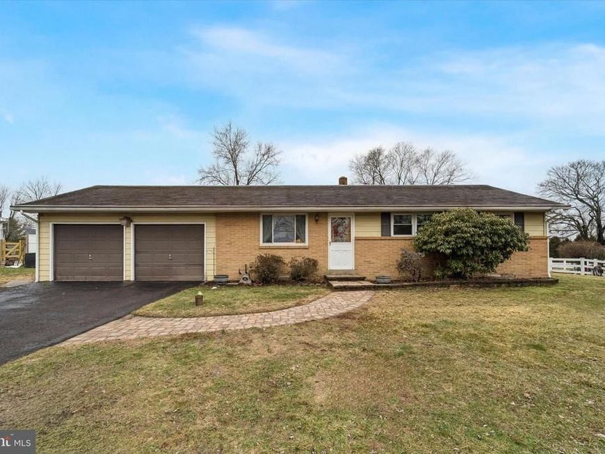 16 Betty Lane, Royersford, PA 19468 Main Photo