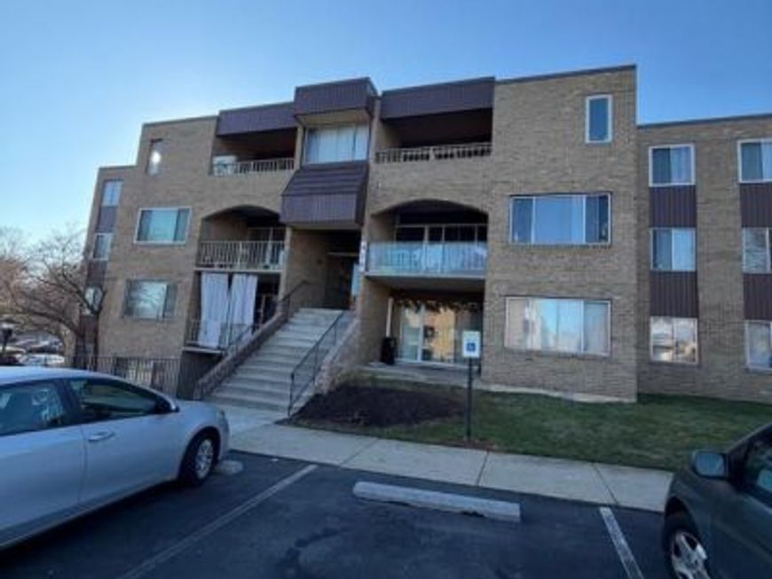 418 Girard Street, Unit 302, Gaithersburg, MD 20877 Main Photo