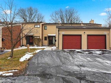 25047 Woodvale Drive S, Southfield, MI 48034