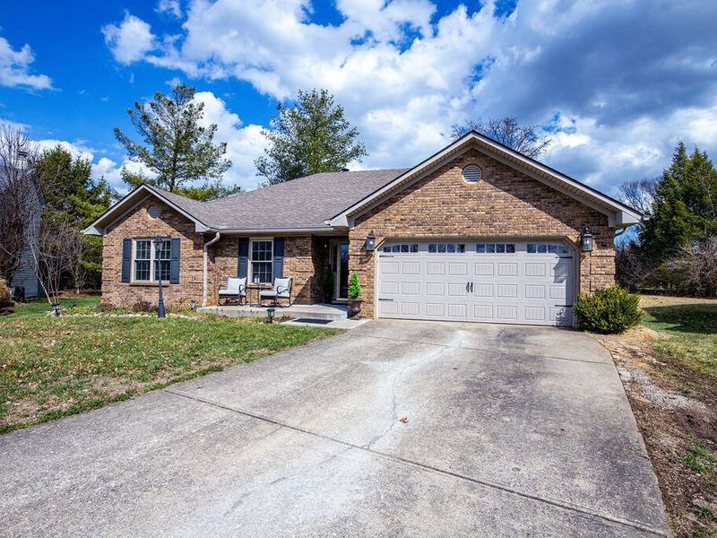 305 Glass Circle, Georgetown, KY 40324 Photo 2