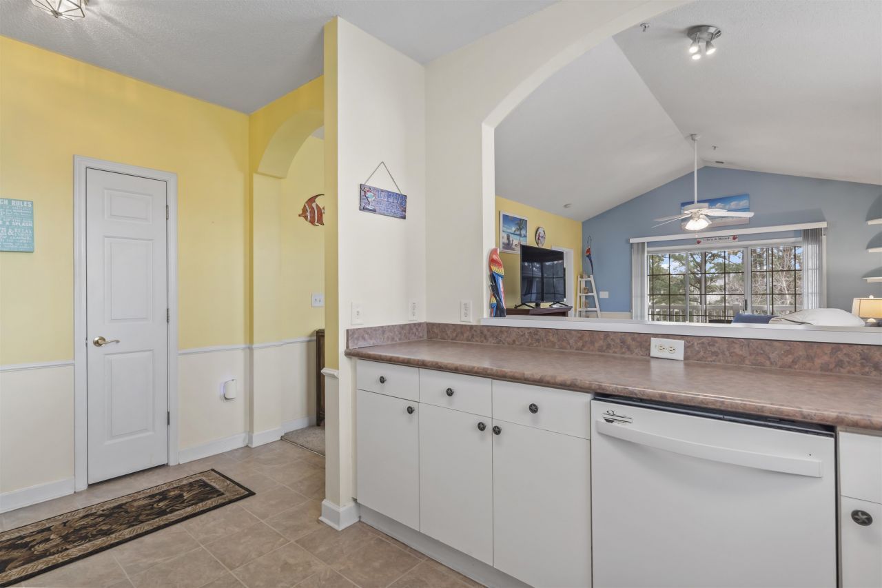 5825 Catalina Dr. Photo 10