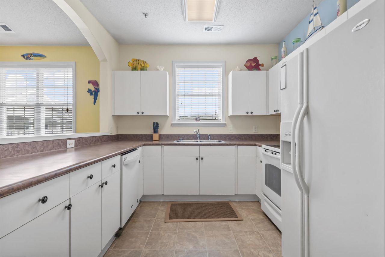 5825 Catalina Dr. Photo 11