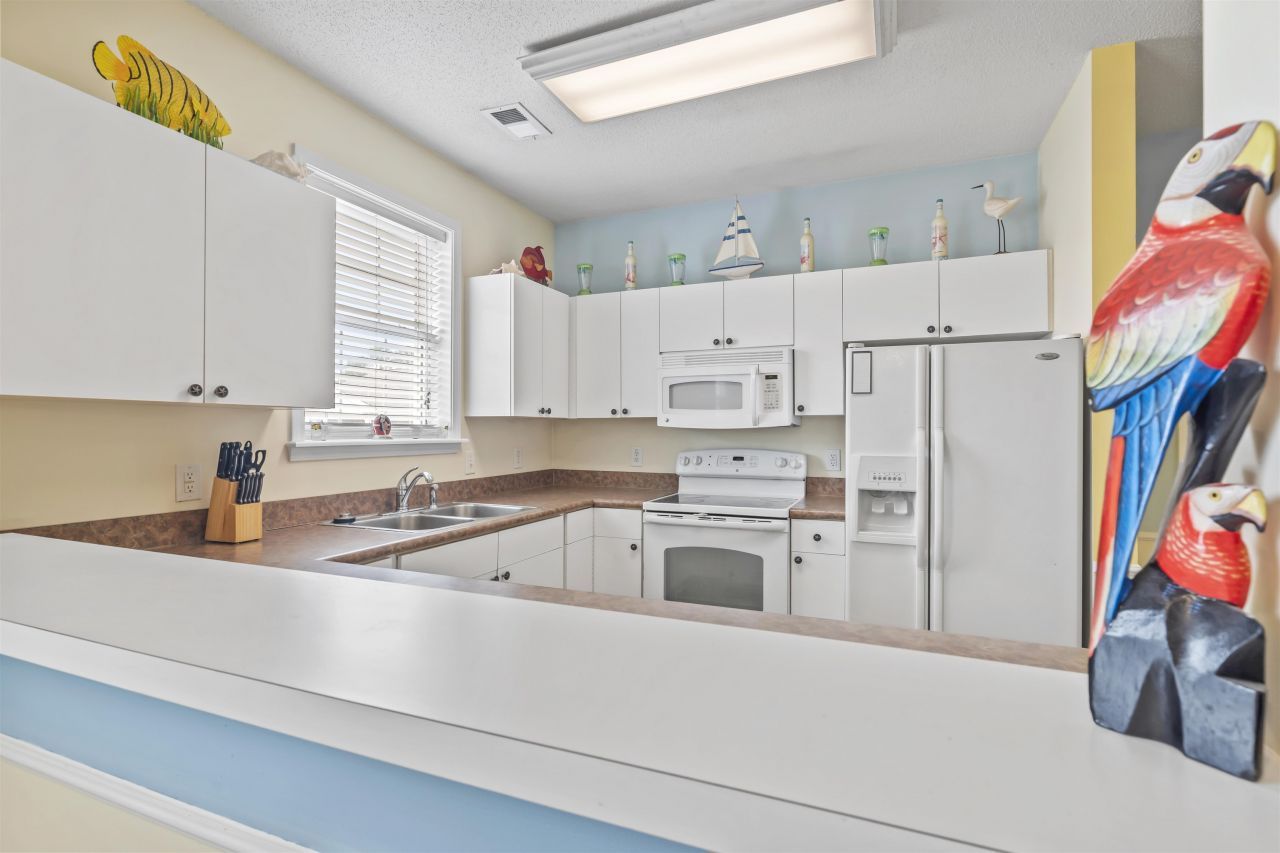 5825 Catalina Dr. Photo 13