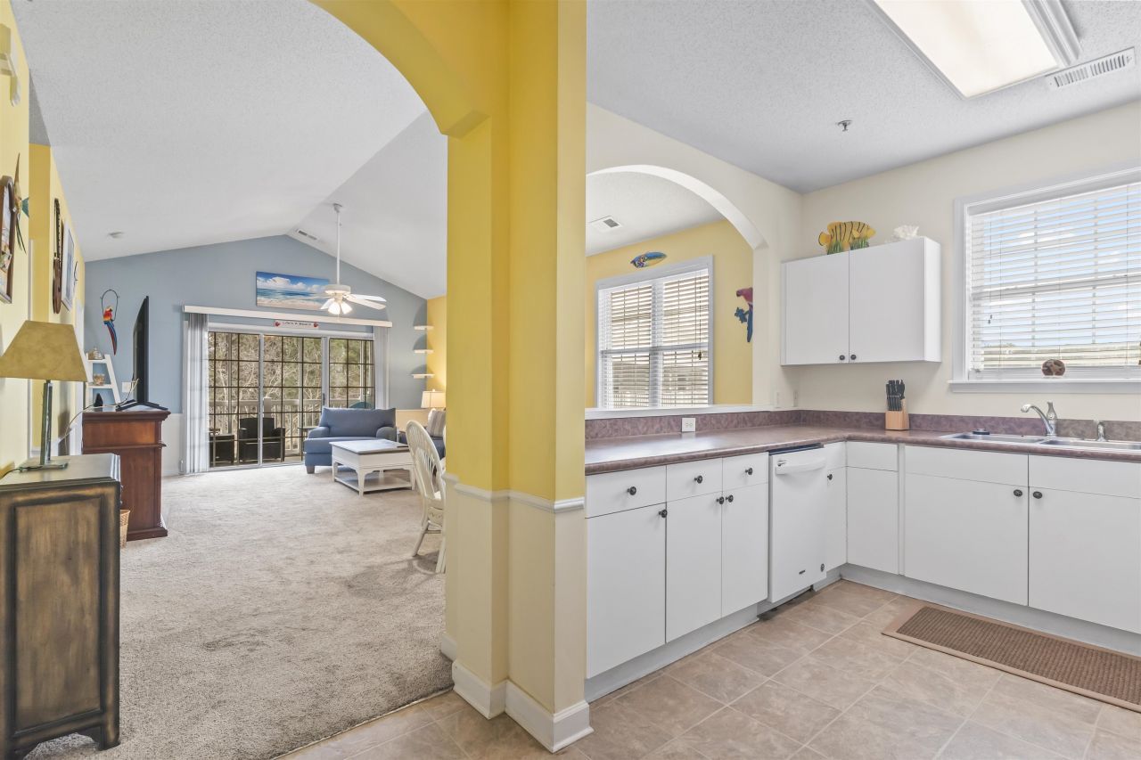 5825 Catalina Dr. Photo 8