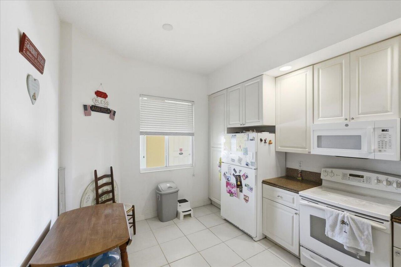 36 Harbour Isle Drive W, Unit 106, Fort Pierce, FL 34949 Photo