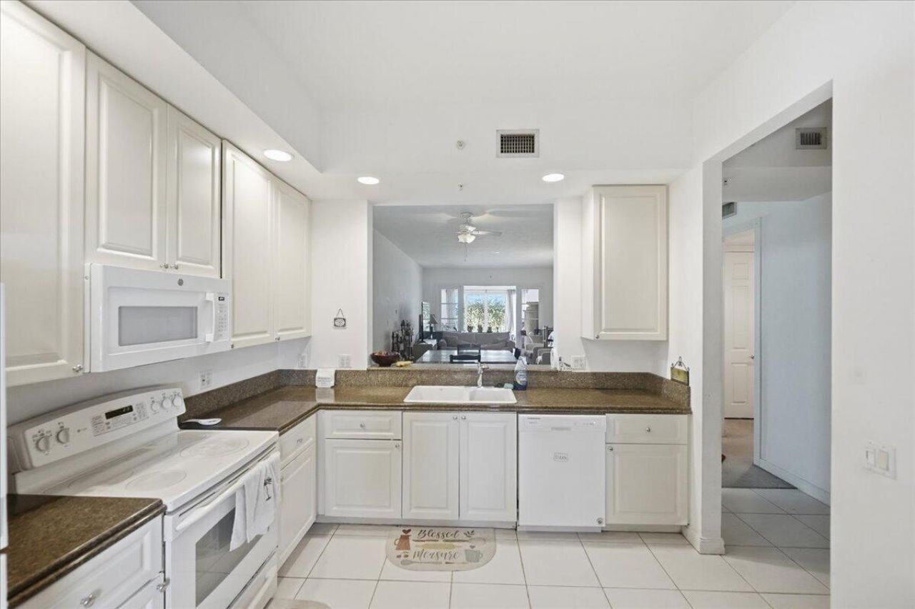 36 Harbour Isle Drive W, Unit 106, Fort Pierce, FL 34949 Photo