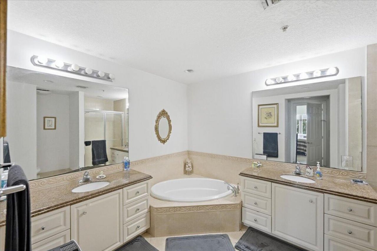 36 Harbour Isle Drive W, Unit 106, Fort Pierce, FL 34949 Photo