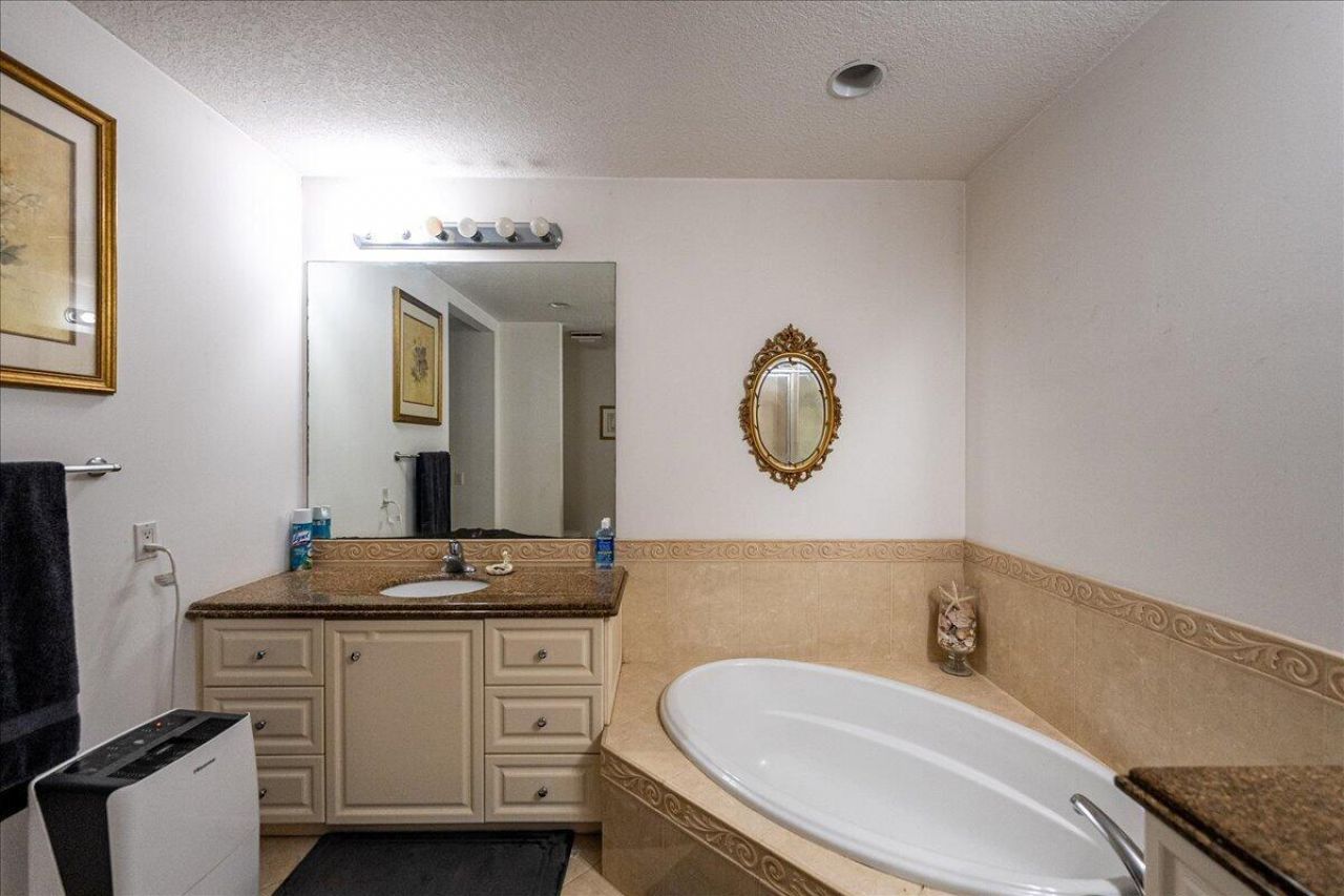 36 Harbour Isle Drive W, Unit 106, Fort Pierce, FL 34949 Photo