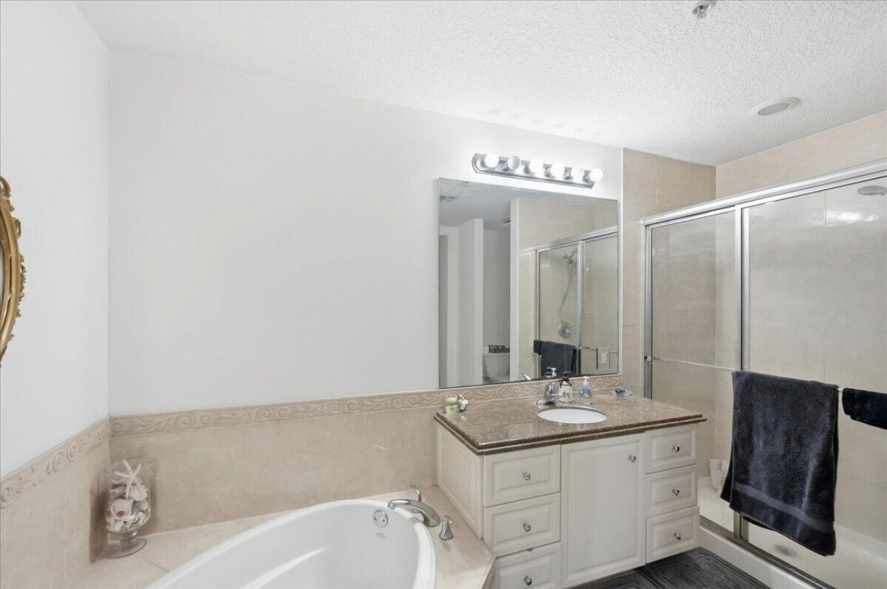 36 Harbour Isle Drive W, Unit 106, Fort Pierce, FL 34949 Photo