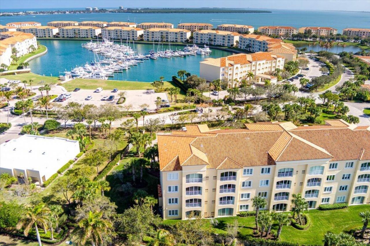 36 Harbour Isle Drive W, Unit 106, Fort Pierce, FL 34949 Photo