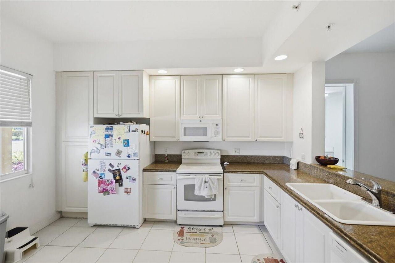 36 Harbour Isle Drive W, Unit 106, Fort Pierce, FL 34949 Photo