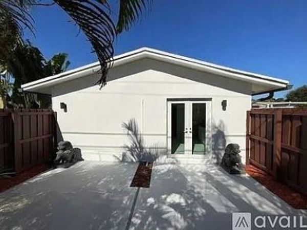 2308 NW 3rd Avenue, Unit 4, Wilton Manors, FL 33311