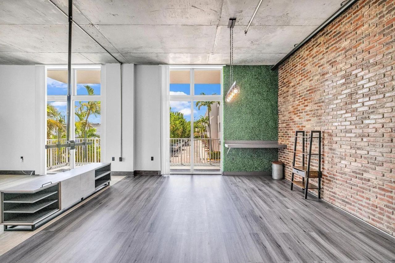 2100 Van Buren Street, Unit 203, Hollywood, FL 33020 Photo