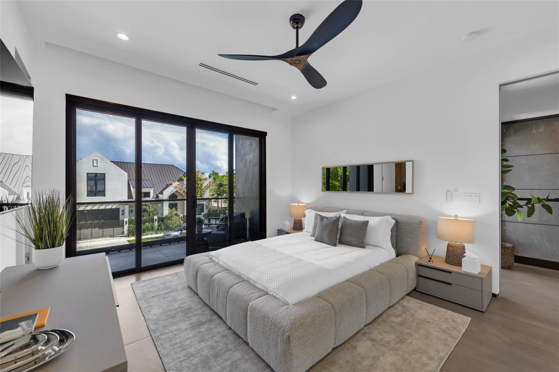 727 NE 17th Way, Fort Lauderdale, FL 33304 Photo