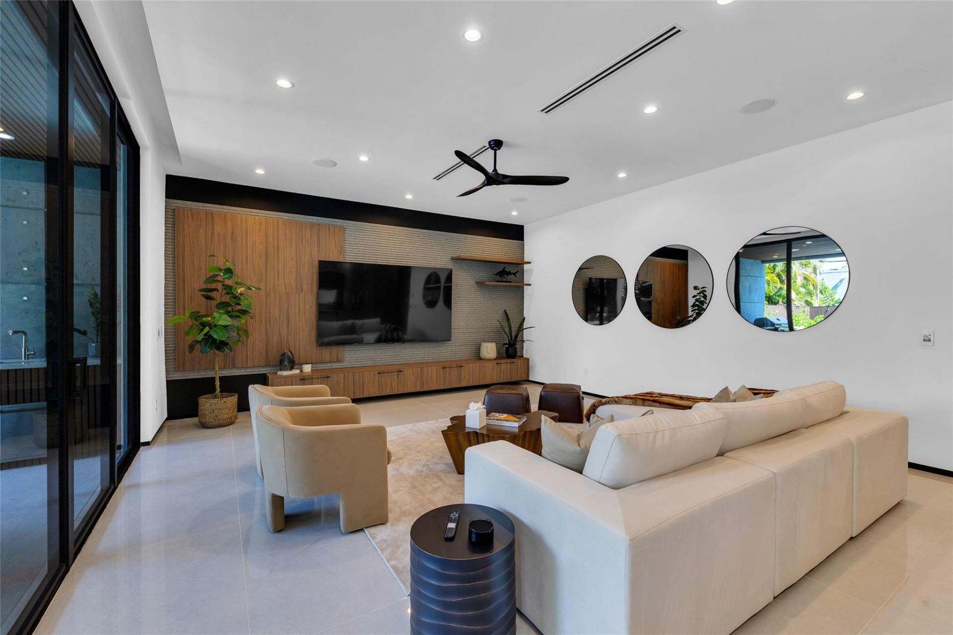 727 NE 17th Way, Fort Lauderdale, FL 33304 Photo