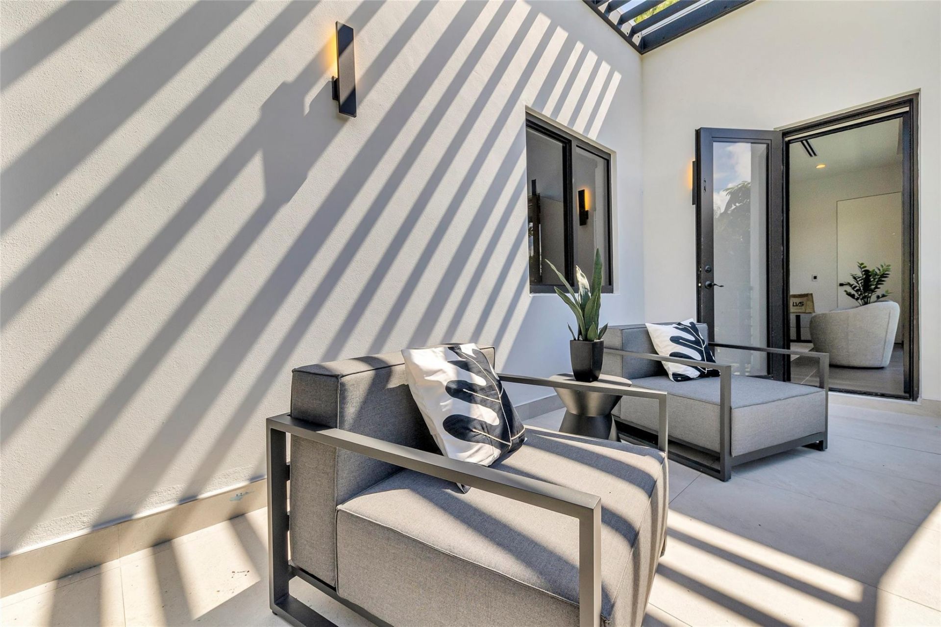 727 NE 17th Way, Fort Lauderdale, FL 33304 Photo