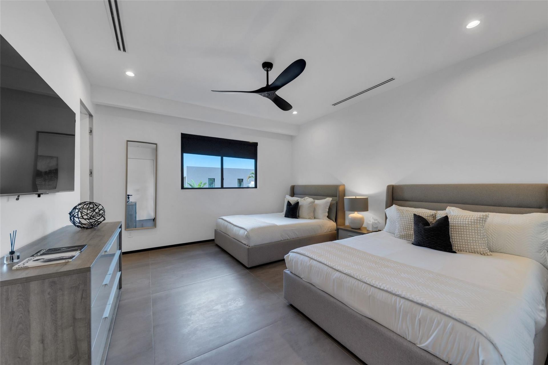 727 NE 17th Way, Fort Lauderdale, FL 33304 Photo