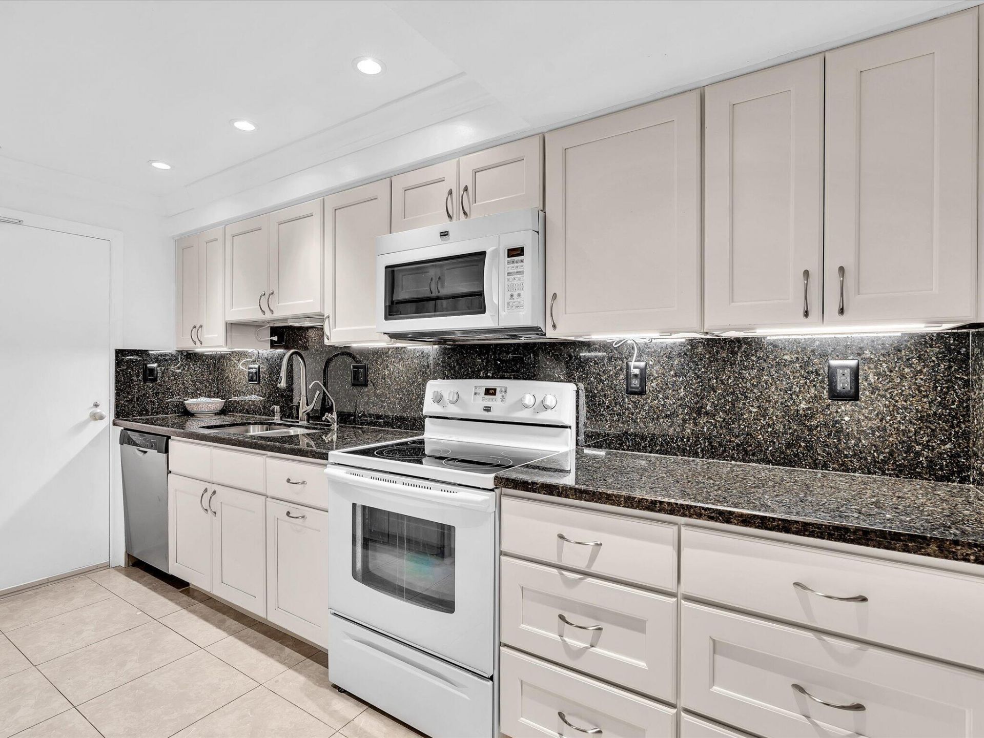 3333 NE 34th Street, Unit 319, Fort Lauderdale, FL 33308 Photo