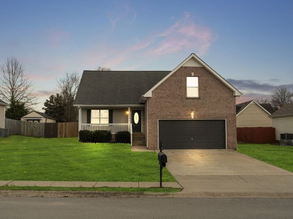 1906 Sydney Louise Dr, Clarksville, TN 37042